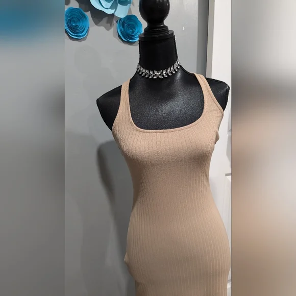 Hello Molly Sight Seeing Midi Dress - Picture 2 of 7